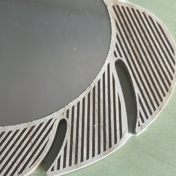 Beautiful Leaf Wall Mirror - Picture 2 of 3